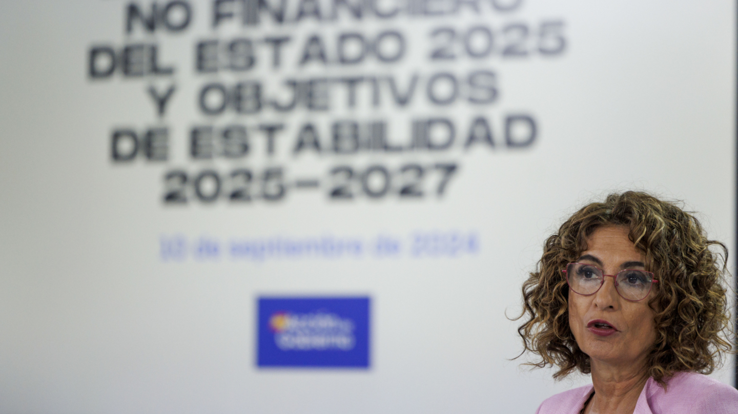 MADRID, 10/09/2024.- La vicepresidenta primera y ministra de Hacienda, María Jesús Montero, durante la rueda de prensa posterior a la reunión del Consejo de Ministros, este martes, en el complejo del Palacio de la Moncloa. EFE/ Sergio Pérez