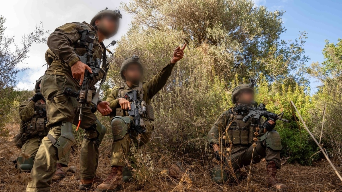 Soldados israelíes de maniobras en la frontera con el Líbano