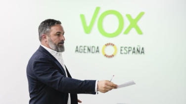 Abascal condiciona las cuentas regionales del PP a un cambio de postura migratorio que Génova rechaza