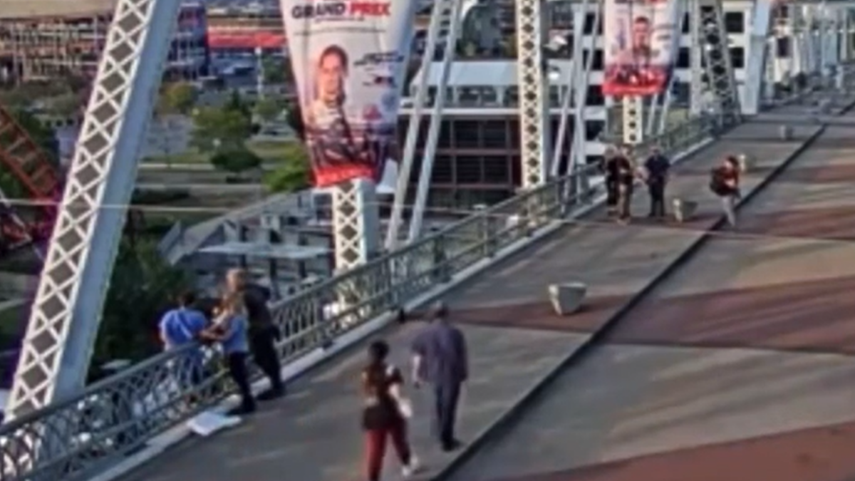 Bon Jovi convence a una mujer para que no salte desde un puente en Nashville mientras rodaba un videoclip