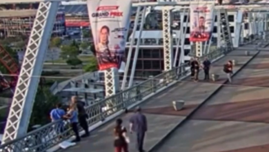 Bon Jovi convence a una mujer para que no salte desde un puente en Nashville mientras rodaba un videoclip