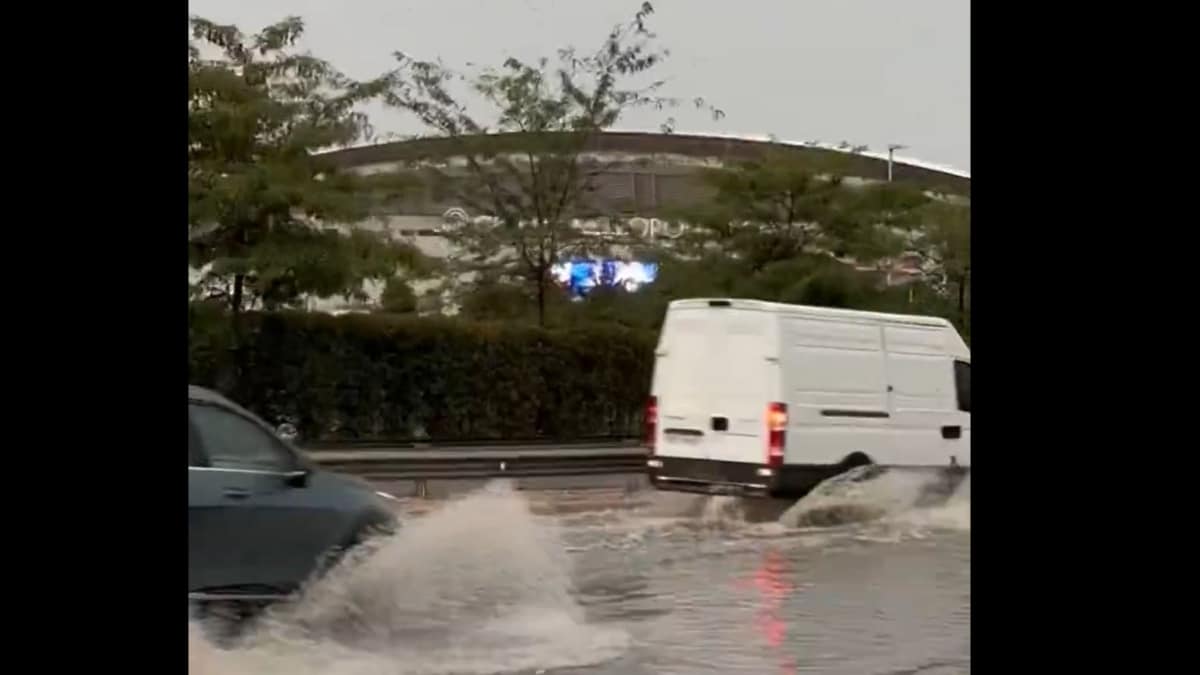 Pequeñas inundaciones en el exterior del Metropolitano justo antes del debut en Champions