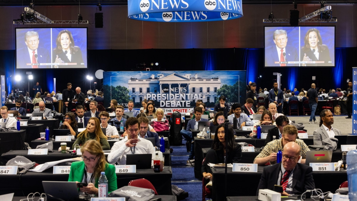 La sala de prensa en la ABC durante el debate entre Kamala Harris y Donald Trump