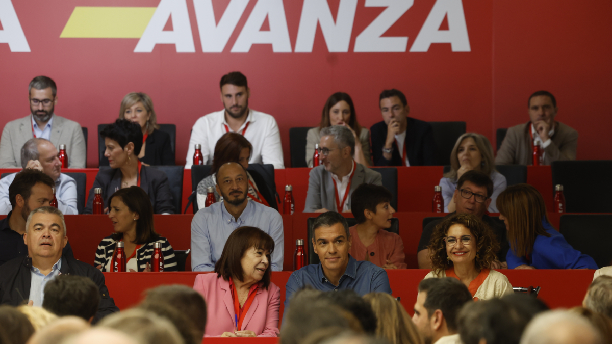 MADRID, 07/09/2024.- El líder socialista y presidente del Gobierno, Pedro Sánchez (2d), durante el Comité Federal del PSOE este sábado en Madrid. EFE/ Juanjo Martín