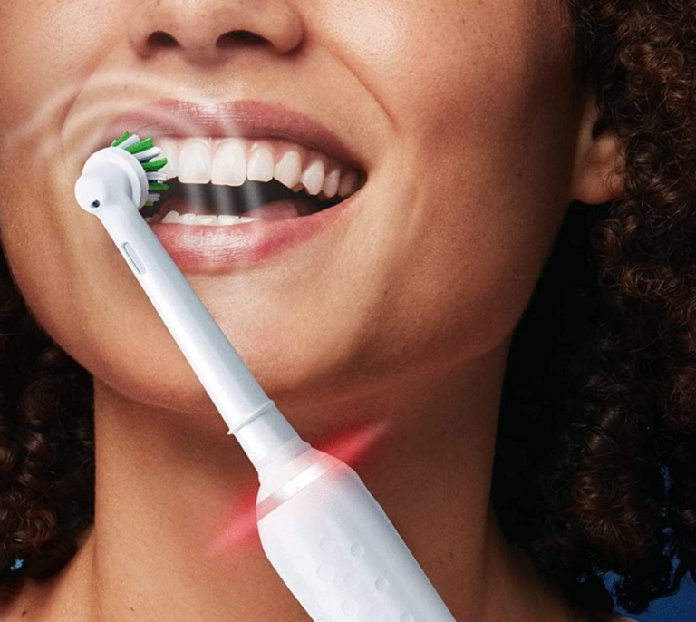 El cepillo de dientes eléctrico más innovador de Oral-B que todos quieren está rebajadísimo ahora por 45€ (antes 80)