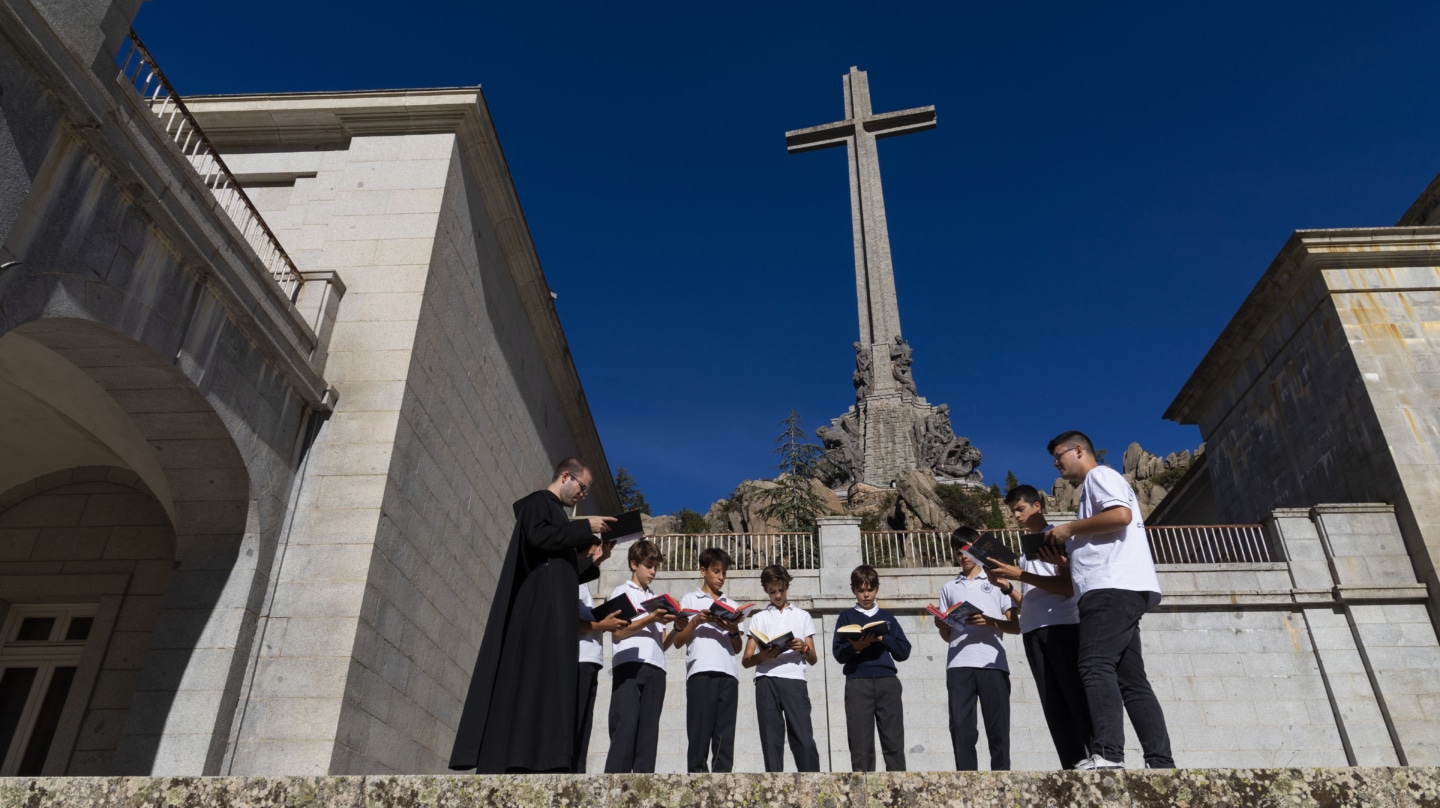 Un día en la Escolanía del Valle de los Caídos: así viven los 36 aprendices de canto gregoriano