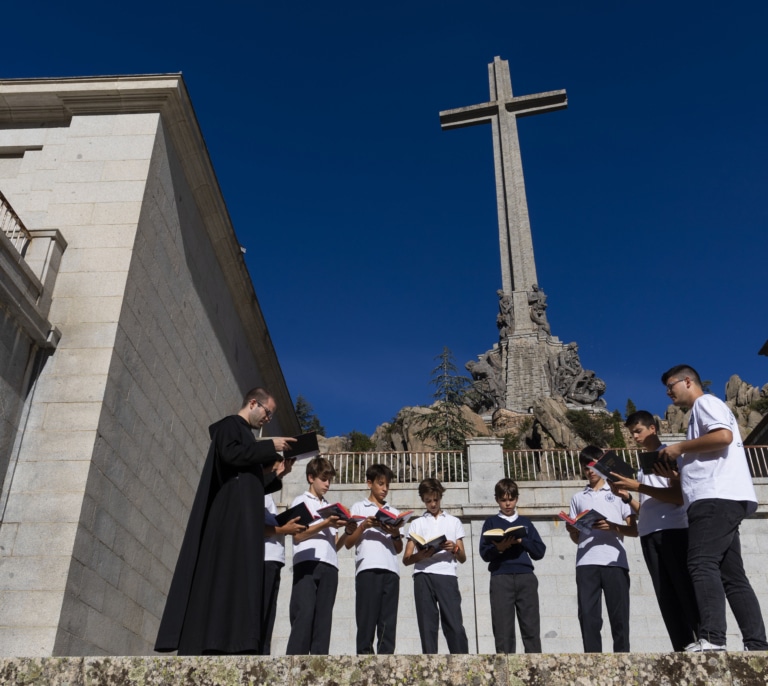 Un día en la Escolanía del Valle de los Caídos: así viven los 36 aprendices de canto gregoriano