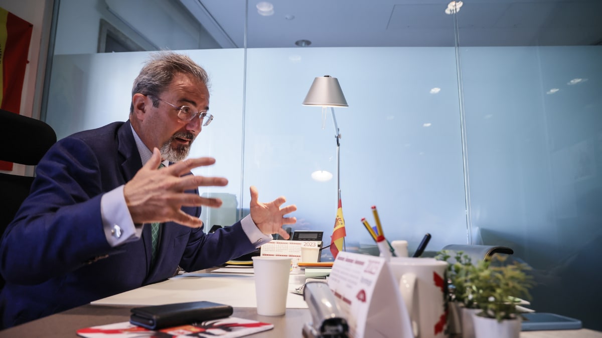 Carlos Flores Juberías, posa para Europa Press, a 19 de abril de 2023