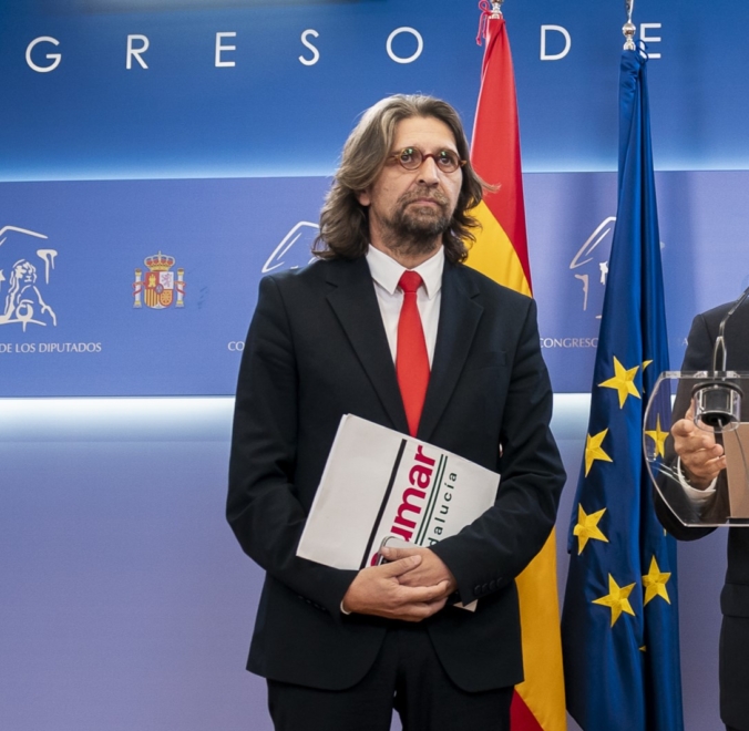 El diputado de Sumar Francisco Sierra, en una rueda de prensa en el Congreso en octubre de 2023.