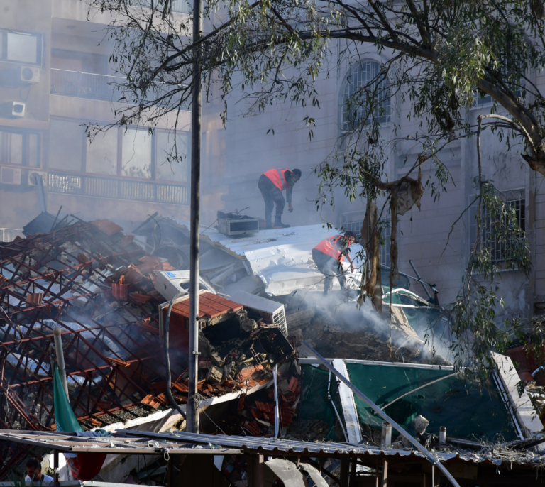 Al menos 16 muertos en bombardeos israelíes en Siria en mitad de las llamadas a declarar la guerra contra Hizbulá