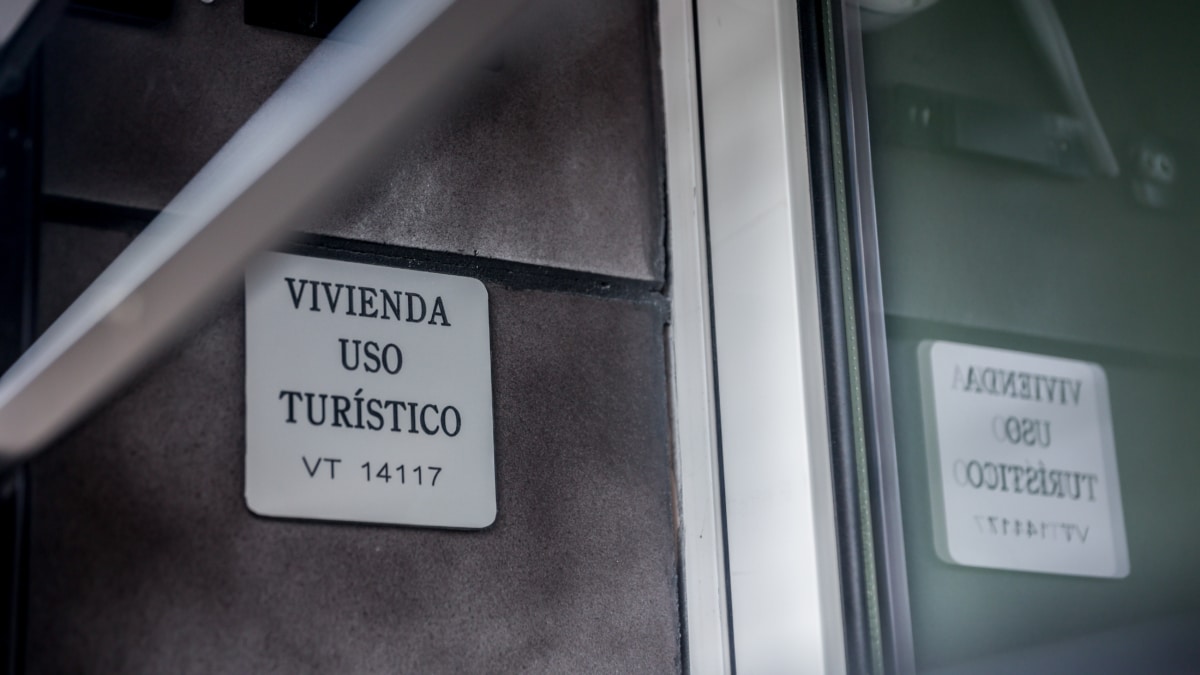 Entrada a una vivienda de uso turístico de Madrd.