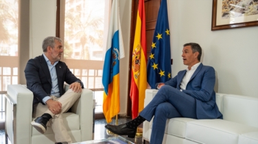 El presidente de Canarias anuncia un "proceso jurídico contra el Estado" por su "abandono" con la inmigración