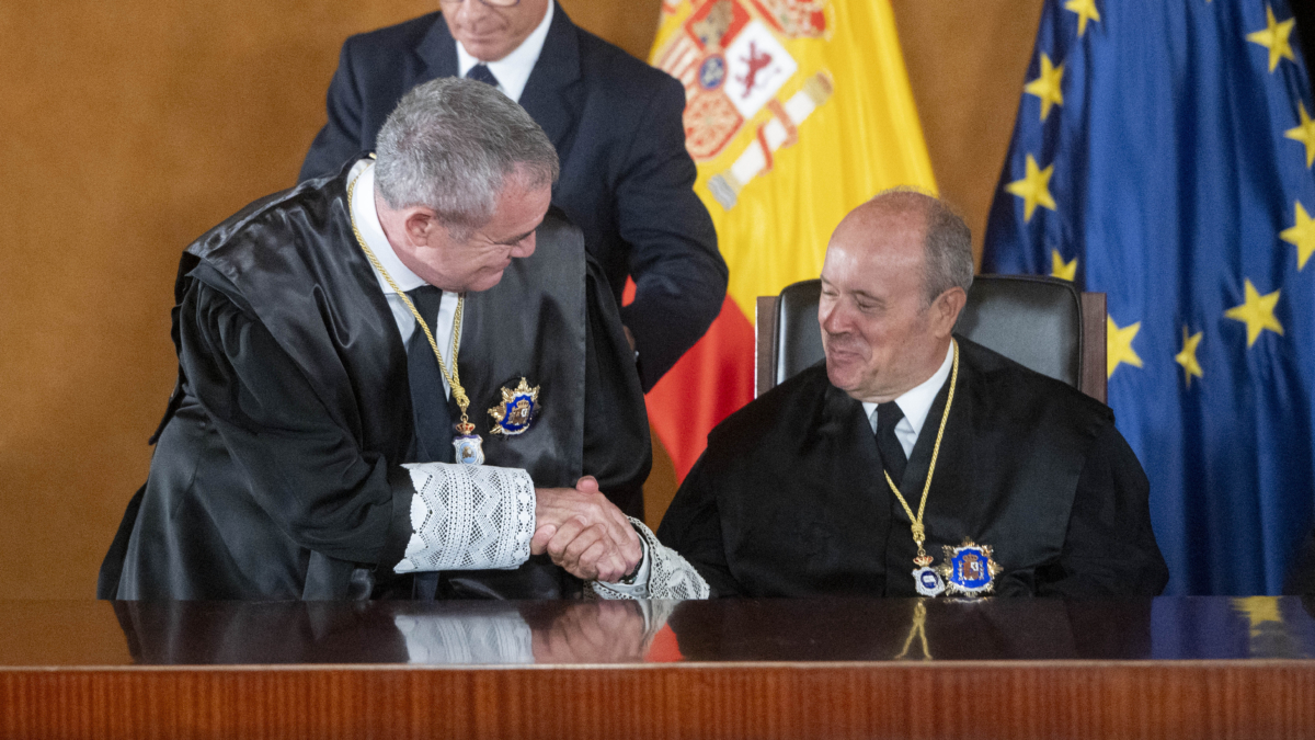 Los magistrados del Tribunal Constitucional José María Macías y Juan Carlos Campo