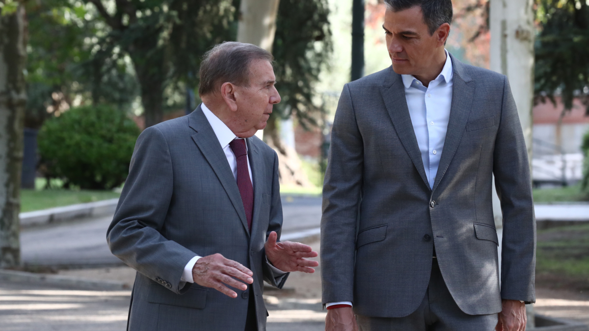 Edmundo González, durante su encuentro con Pedro Sánchez en la Moncloa.