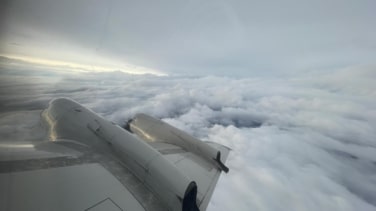 Aviones caza huracanes: los pilotos que vuelan al centro de las tormentas