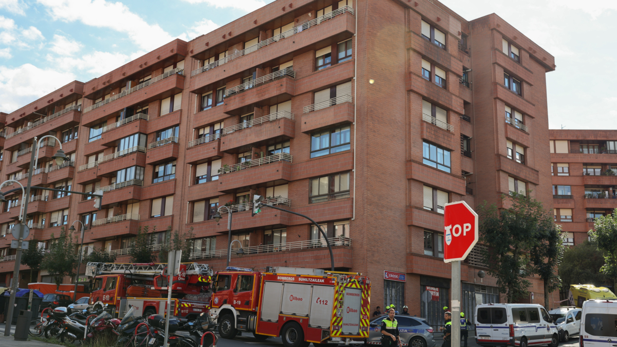 Barrio de San Adrián, Bilbao donde um hombre apuñaló a sus padres en Bilbao se arroja por el balcón