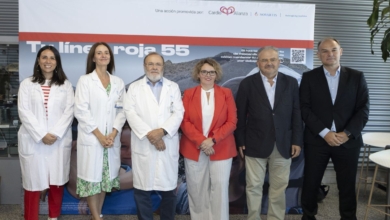 Una línea roja recorre el Hospital La Paz para fomentar la prevención del infarto de miocardio