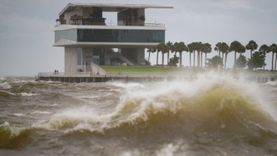 El huracán Helene llega a Florida: piden a la población que se escriban sus datos en la piel para ser identificados