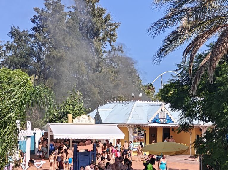 Desalojan el parque acuático de PortAventura por un incendio en un transformador