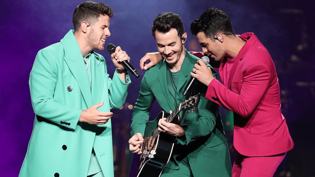 Los Jonas Brothers cantan este jueves en Barcelona, pero no han vendido todas las entradas.