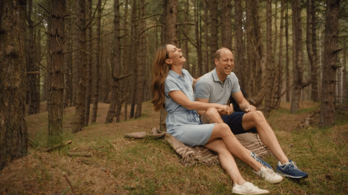 Kate y Guillermo se ríen en el vídeo que han compartido para anunciar que la Princesa ha terminado su tratamiento de quimioterapia.