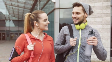 La botella de agua top ventas en Amazon que sirve para el trabajo o el gimnasio ahora cuesta solo 11€