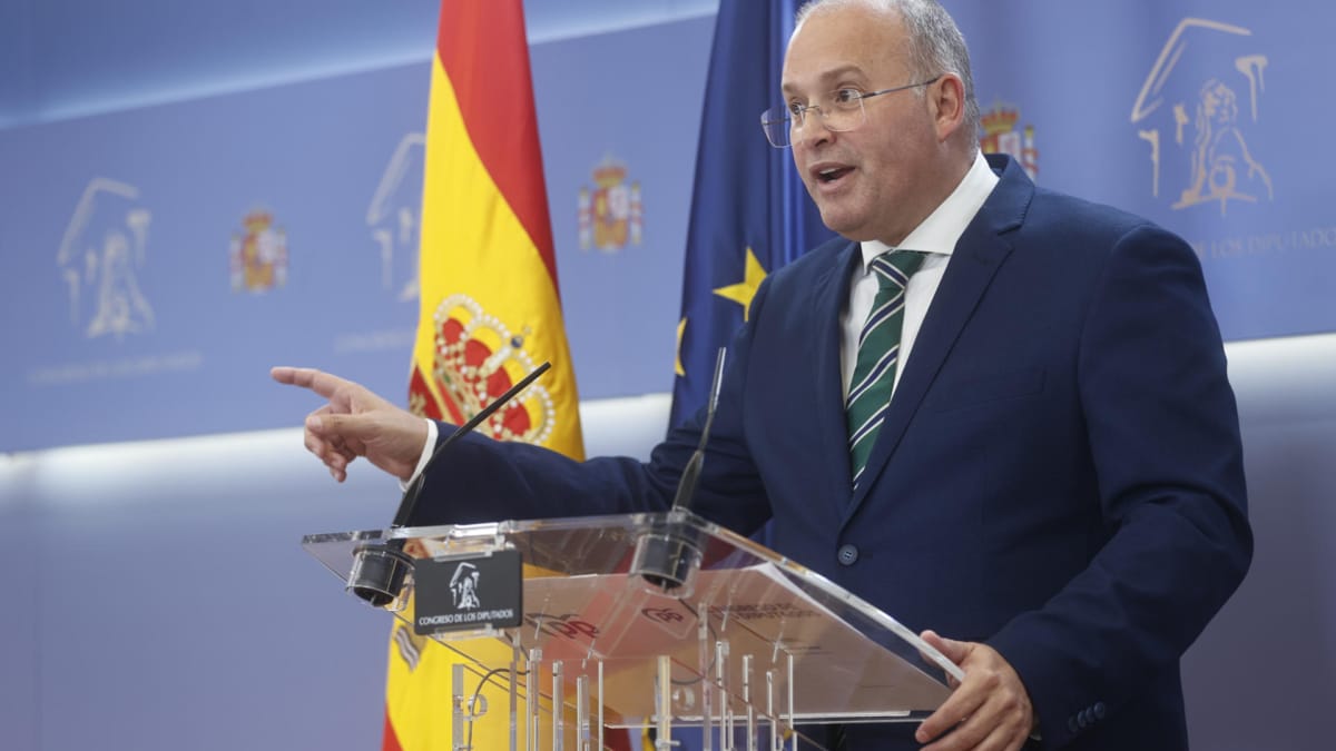 El portavoz del PP en el Congreso, Miguel Tellado, ofrece una rueda de prensa este martes en el Congreso