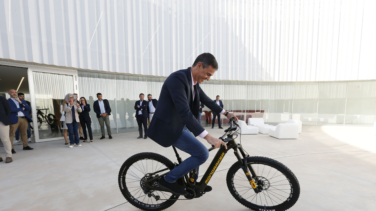 Pedro Sánchez anuncia 40 millones en ayudas para bicicletas y pide que dejen de verse "como un símbolo progre"