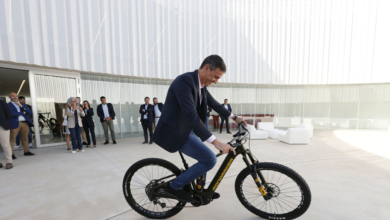 Pedro Sánchez anuncia 40 millones en ayudas para bicicletas y pide que dejen de verse "como un símbolo progre"