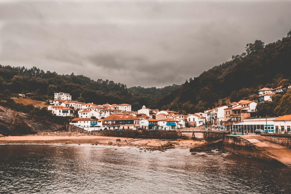 Imagen de Candás desde el mar, en Asturias.