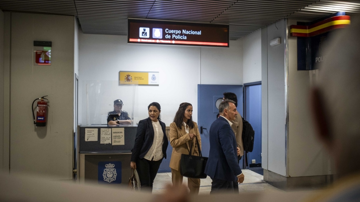 Marlaska impide la visita de dos diputados de Sumar a los activistas saharauis en Barajas en el cuarto día de huelga de hambre