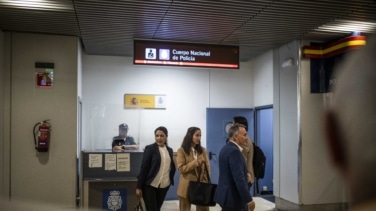 Marlaska impide la visita de dos diputados de Sumar a los activistas saharauis en Barajas en el cuarto día de huelga de hambre