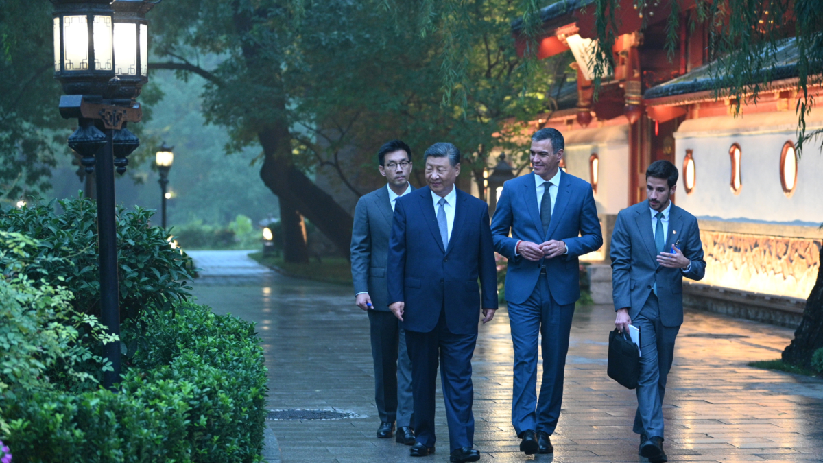 El presidente del gobierno español, Pedro Sánchez, y el líder chino, Xi Jinping, en Pekín