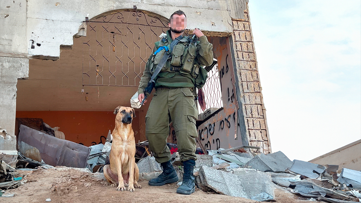 Uno de los reservistas entrevistados durante su despliegue en la Franja de Gaza.