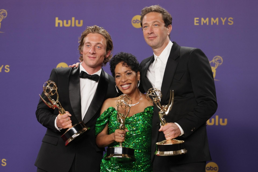 'The Bear' cedió el trono de mejor comedia a 'Hacks', pero su reparto cosechó casi todos los galardones posibles: Jeremy Allen White repitió como mejor actor de comedia, y Liza Colon-Zayas y Ebon Moss-Bachrach se alzaron con los premios de reparto.