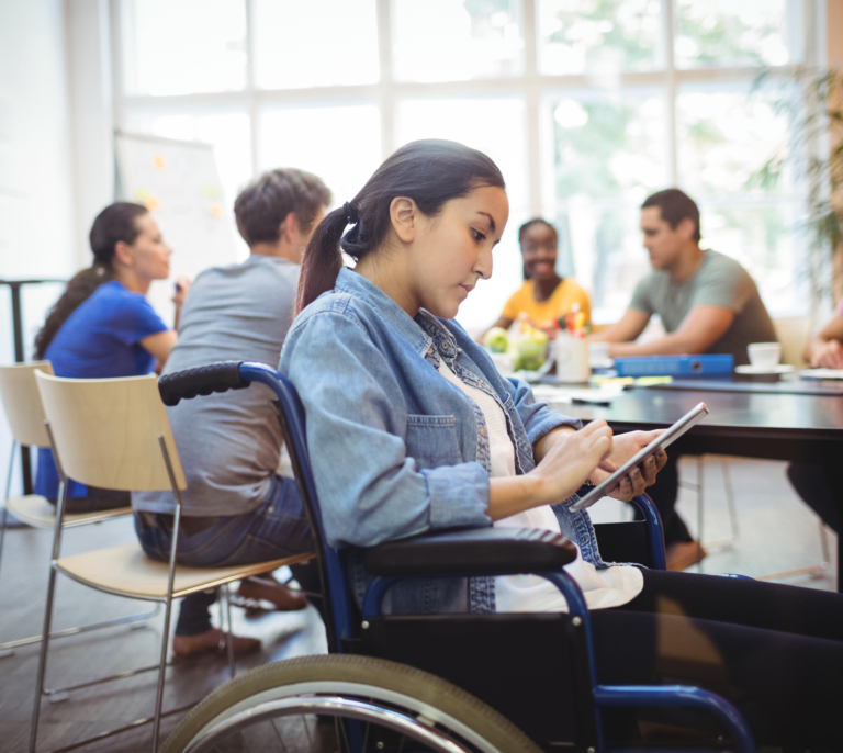 Promover la inclusión de personas con discapacidad: una meta para Banco Santander