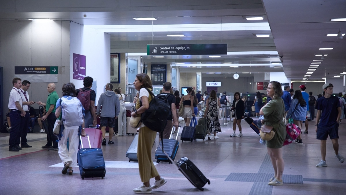 Una incidencia desata el caos en la estación de Madrid-Atocha con retrasos de hasta cuatro horas