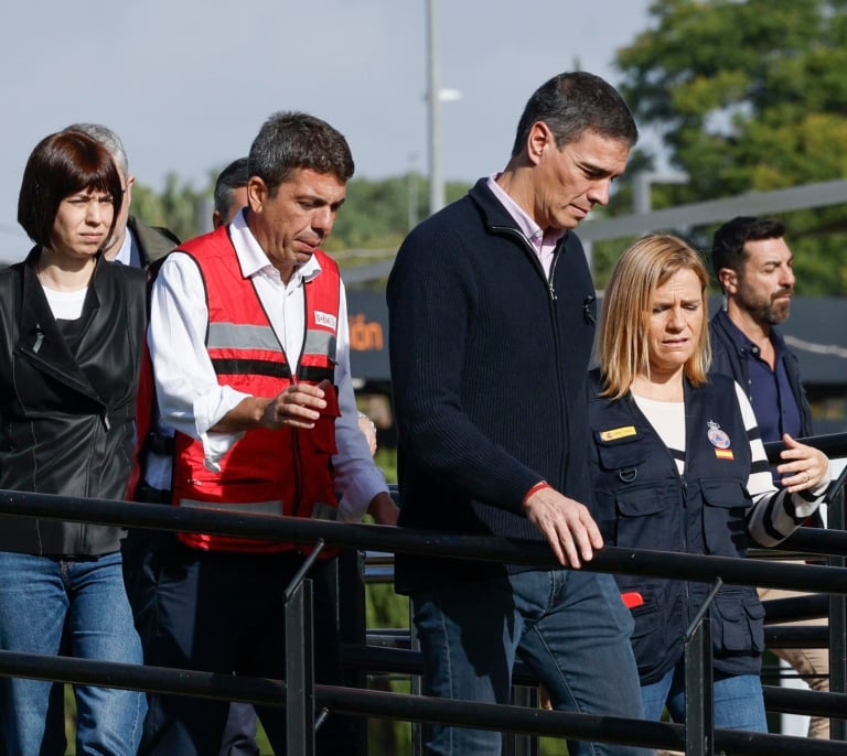 Sánchez evita el choque con Feijóo mientras Mazón le agradece su "cercanía y presencia" y la colaboración del Gobierno