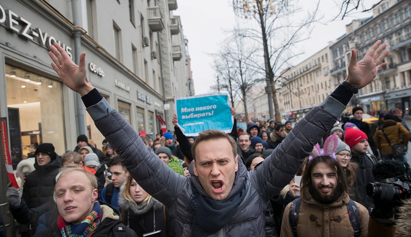 Alexéi Navalni, en 2018, en una manifestación a favor de la huelga de votantes tras el veto a presentarse a la presidencia.