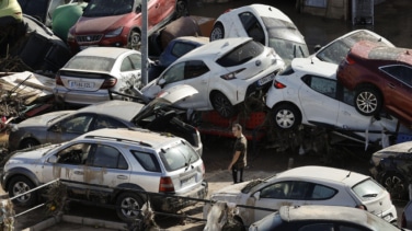 Jugarse la vida por el coche: noche trágica en un puente de Paiporta