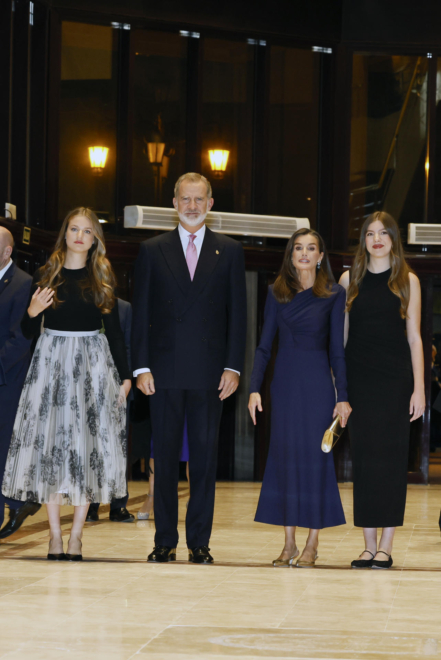 Los reyes Felipe y Letizia junto a sus hijas, la princesa Leonor y la infanta Sofía.