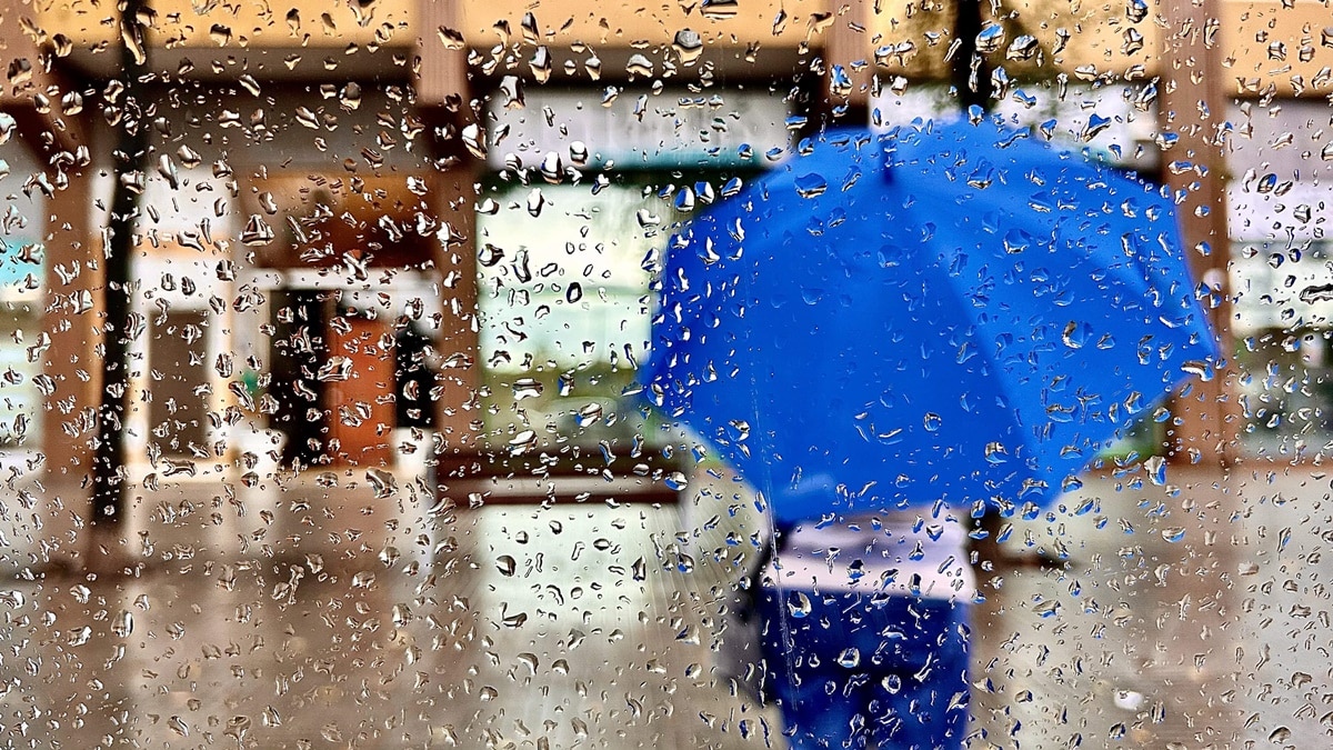 La AEMET activa alerta roja por DANA en España con tormentas, fuertes lluvias, granizo y clases suspendidas /EP