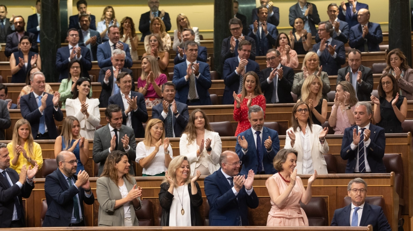 Los giros de Feijóo que descolocan al PP