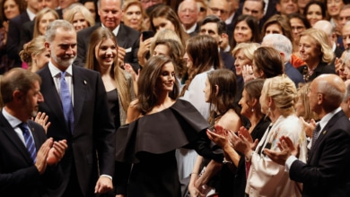 La reina Letizia eclipsa los premios Princesa de Asturias con su vestido de volantes