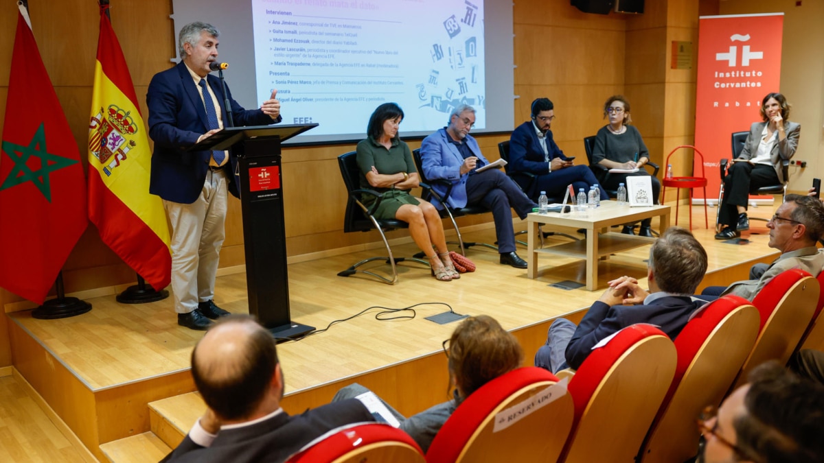 El presidente de la Agencia EFE, Miguel Ángel Oliver, dijo que la Agencia EFE es "un antídoto contra el racismo" durante la presentación del Nuevo Manual de Estilo Urgente en la sede del Instituto Cervantes de Rabat.