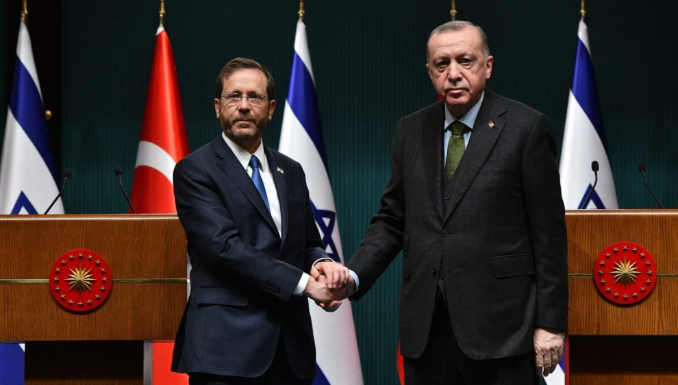 Recep Tayyip Erdogan recibe al presidente israelí Isaac Herzog en Ankara en marzo de 2022.