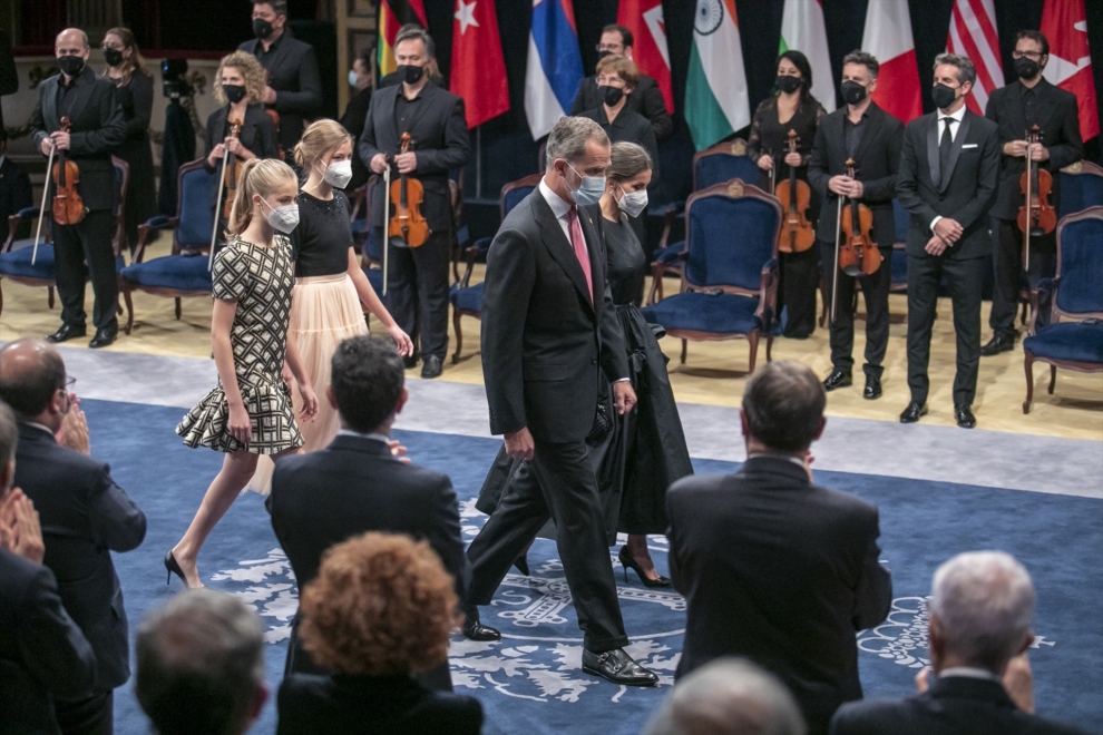 Felipe VI, la reina Letizia, la princesa Leonor y la infanta Sofía en los Premios Princesa de Asturias de 2021. 