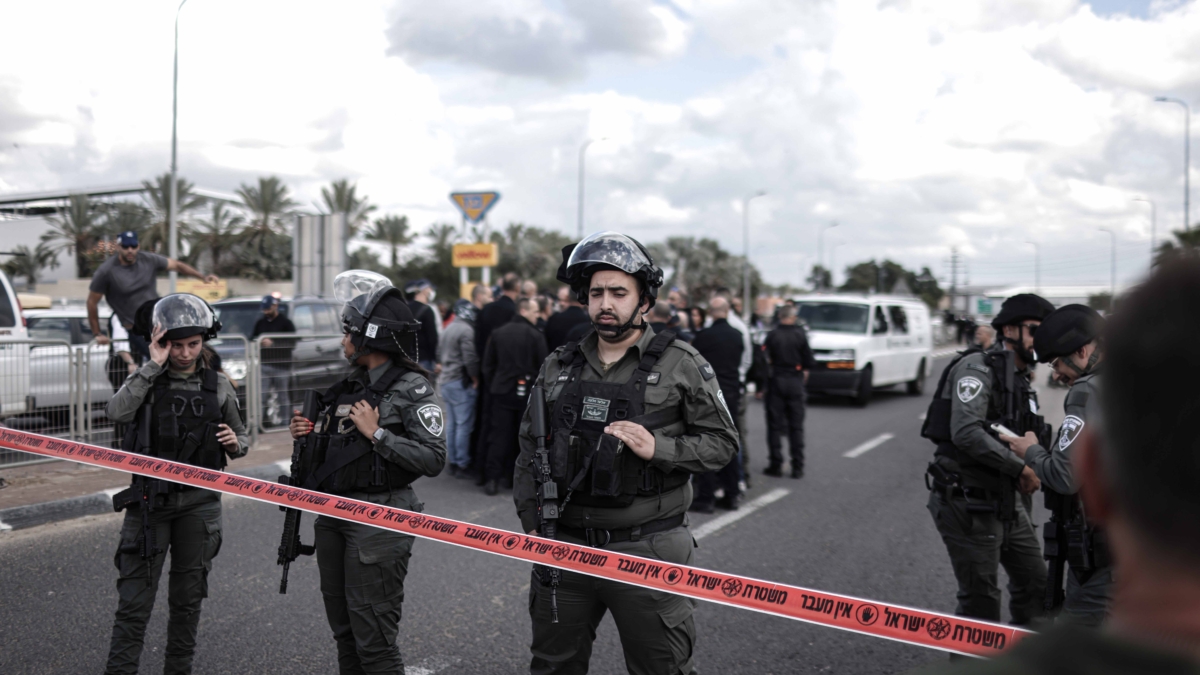 Un policía muerto y diez heridos en un presunto ataque terrorista en una estación de autobuses de Israel