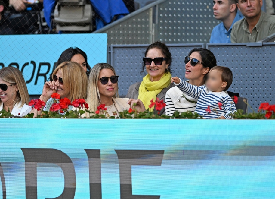 Ana María Parera, Maribel Nadal, y Mery Pererlló con su hijo Rafael, durante el partido entre Rafael Nadal y Darwin Blanch en el Mutua Madrid Open.