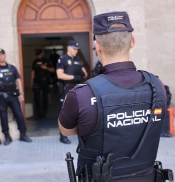 Detenidas cuatro personas por defraudar 1,3 millones de euros a la Seguridad [...]